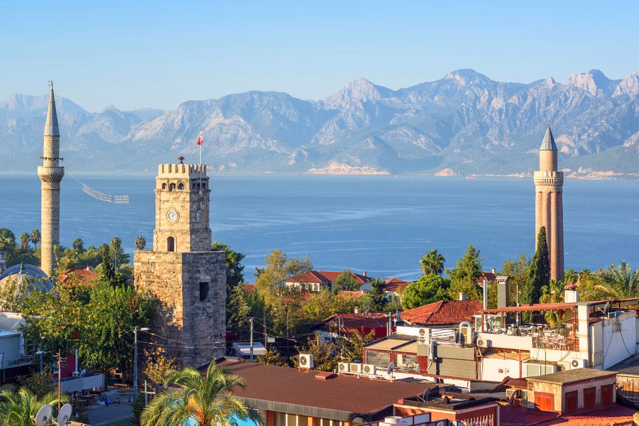 Hotelierii turci reduc prețurile și cu 50% pentru ruși din cauza scăderii rezervărilor din țările europene Hotelierii turci reduc prețurile și cu 50% pentru ruși din cauza scăderii rezervărilor din țările europene