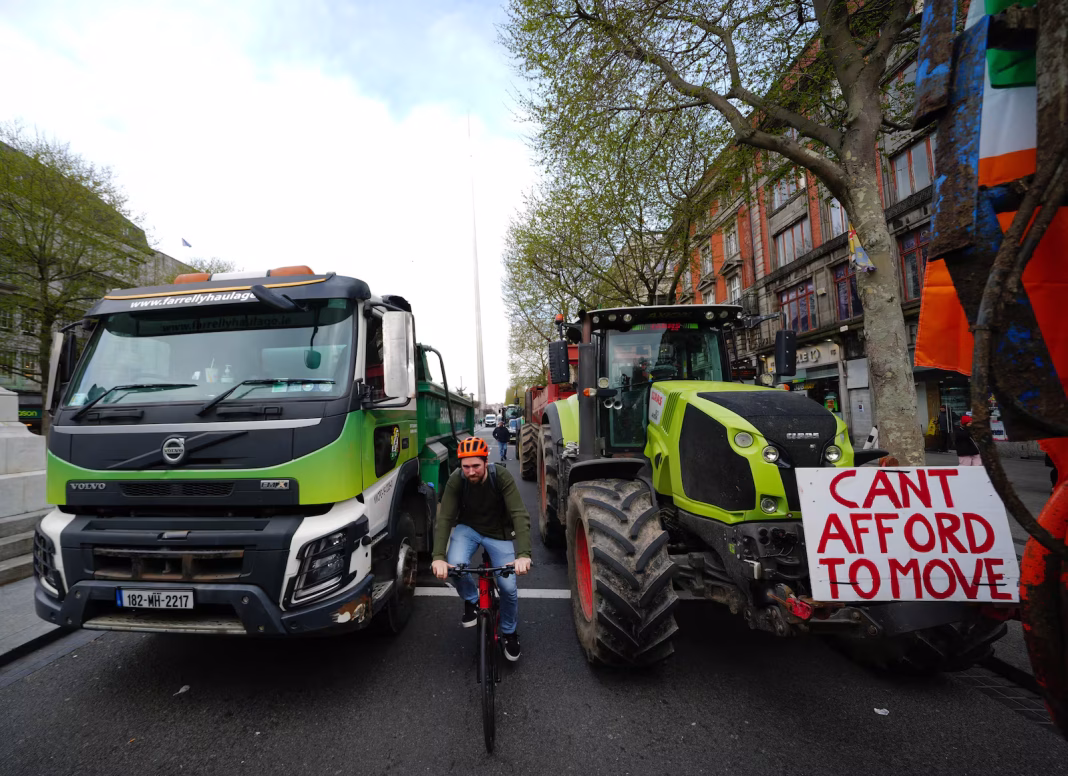CRIZA COMBUSTIBILILOR: Irlandezii au blocat autostrăzi și strada principală din Dublin CRIZA COMBUSTIBILILOR: Irlandezii au blocat autostrăzi și strada principală din Dublin