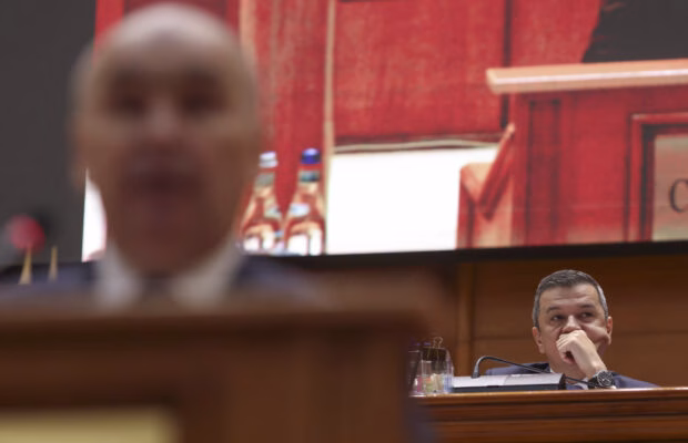 Rareș Bogdan îl acuză pe Bolo de afacerea consilierilor locali și județeni: Bolojan cu mânuța lui își va trimite acoliții să presteze în folosul…său Rareș Bogdan îl acuză pe Bolo de afacerea consilierilor locali și județeni: Bolojan cu mânuța lui își va trimite acoliții să presteze în folosul…său