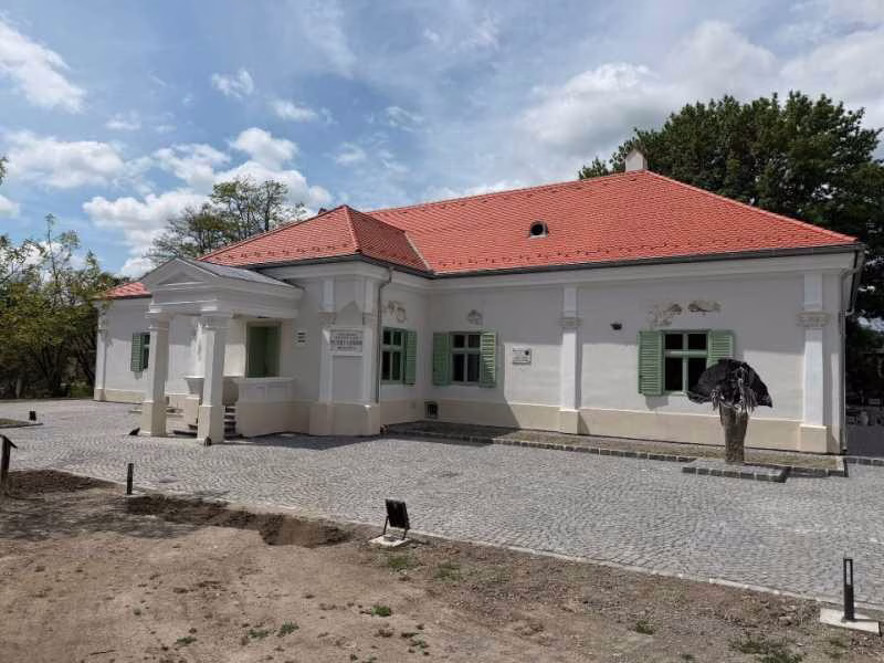 Conacul din Transilvania unde și-a petrecut ultima noapte Petőfi Sándor a fost restaurat Conacul din Transilvania unde și-a petrecut ultima noapte Petőfi Sándor a fost restaurat