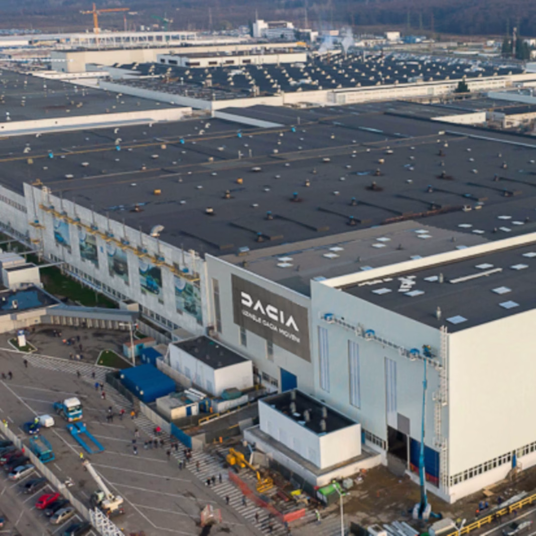 1200 de oameni sunt concediați lunar din industria auto românească 1200 de oameni sunt concediați lunar din industria auto românească