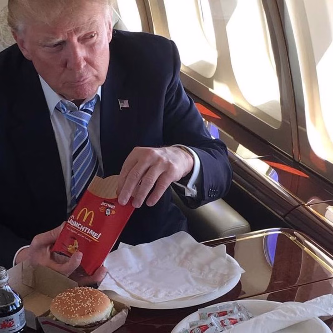 Trump a lovit fast-food-ul american Trump a lovit fast-food-ul american
