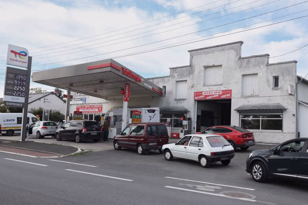 O benzinărie din cinci din Franța nu mai dispune de cel puţin un tip de carburant O benzinărie din cinci din Franța nu mai dispune de cel puţin un tip de carburant