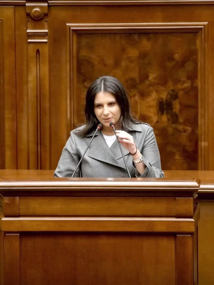 Senatoarea Horga: Cifrele arată o corectare a dezechilibrelor bugetare, menținerea unui nivel ridicat al investițiilor și o abordare mai responsabilă în raport cu economia Senatoarea Horga: Cifrele arată o corectare a dezechilibrelor bugetare, menținerea unui nivel ridicat al investițiilor și o abordare mai responsabilă în raport cu economia