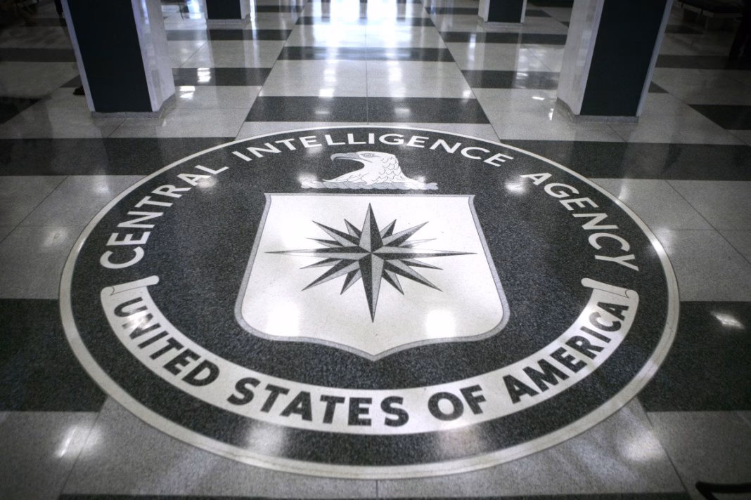 Fost ofițer CIA de rang înalt a furat 194 de milioane de dolari: 40 de milioane le-a investit in case de lux in Florida și lingouri de aur Fost ofițer CIA de rang înalt a furat 194 de milioane de dolari: 40 de milioane le-a investit in case de lux in Florida și lingouri de aur